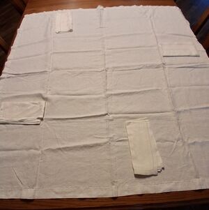White Cotton Linen 44" X 44" Tablecloth And 4- 15.5" Damask Napkins